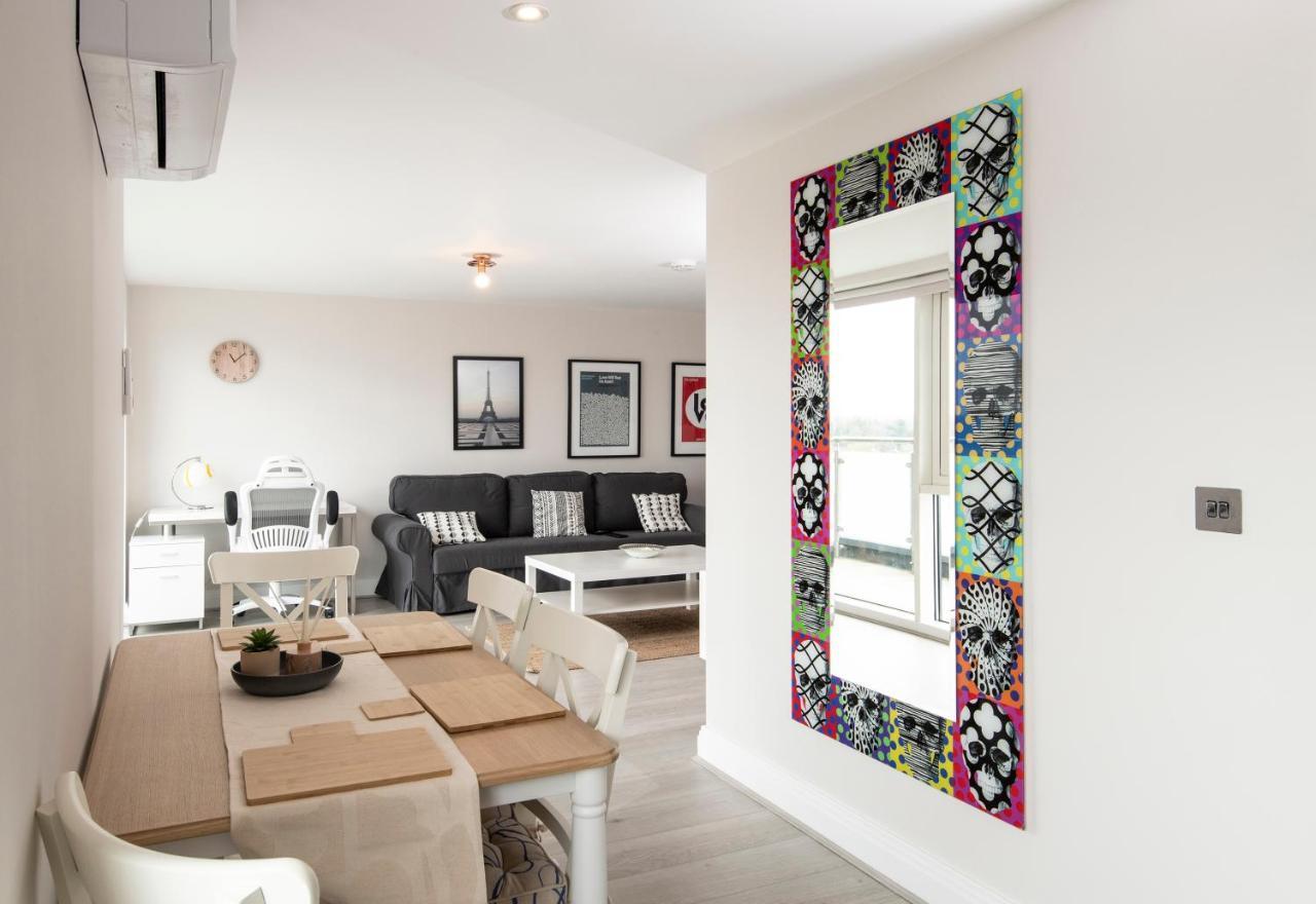 מיידנהד Spacious Apartment With Parking Space, Close To Heathrow, Elizabeth Line And Windsor מראה חיצוני תמונה